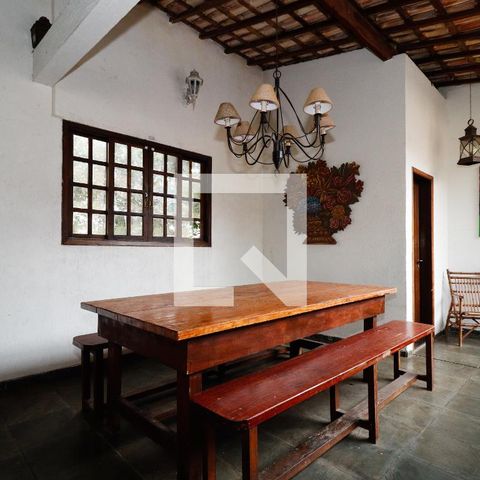 Casa à venda com 390m², 3 quartos e 2 vagas Casa à venda com 390m², 3 quartos e 2 vagasÁrea externa