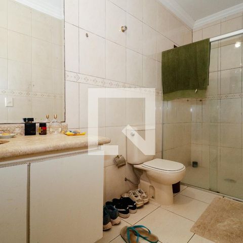 Casa à venda com 390m², 3 quartos e 2 vagas Casa à venda com 390m², 3 quartos e 2 vagasBanheiro da Suíte 2