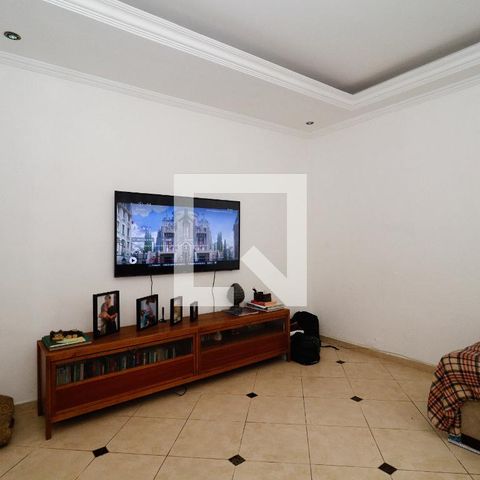 Casa à venda com 390m², 3 quartos e 2 vagas Casa à venda com 390m², 3 quartos e 2 vagasSala de TV