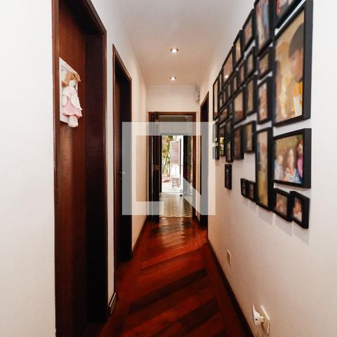 Casa à venda com 390m², 3 quartos e 2 vagas Casa à venda com 390m², 3 quartos e 2 vagasCorredor
