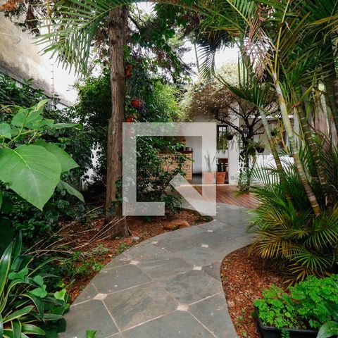Casa à venda com 390m², 3 quartos e 2 vagas Casa à venda com 390m², 3 quartos e 2 vagasÁrea externa