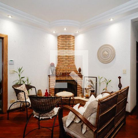 Casa à venda com 390m², 3 quartos e 2 vagas Casa à venda com 390m², 3 quartos e 2 vagasSala