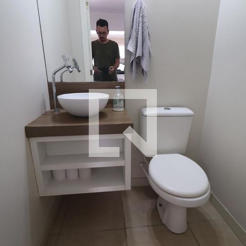 Casa à venda com 204m², 4 quartos e 2 vagasBanheiro garagem