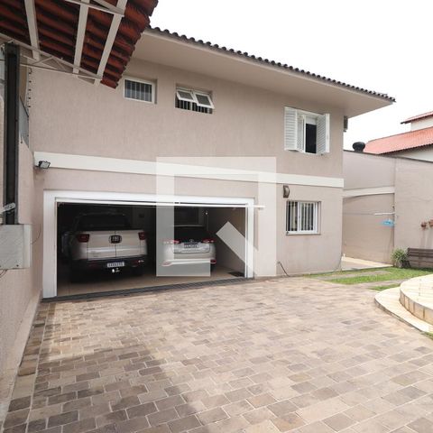 Casa à venda com 204m², 4 quartos e 2 vagasEntrada