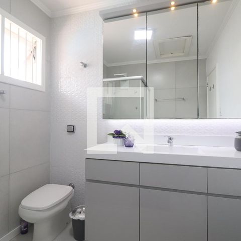 Casa à venda com 204m², 4 quartos e 2 vagasBanheiro 1