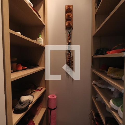 Casa à venda com 204m², 4 quartos e 2 vagasSuíte closet