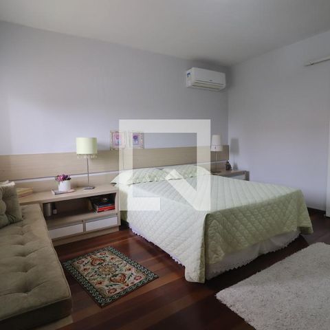 Casa à venda com 204m², 4 quartos e 2 vagasSuíte