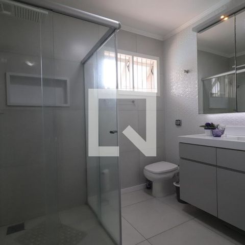 Casa à venda com 204m², 4 quartos e 2 vagasBanheiro 1