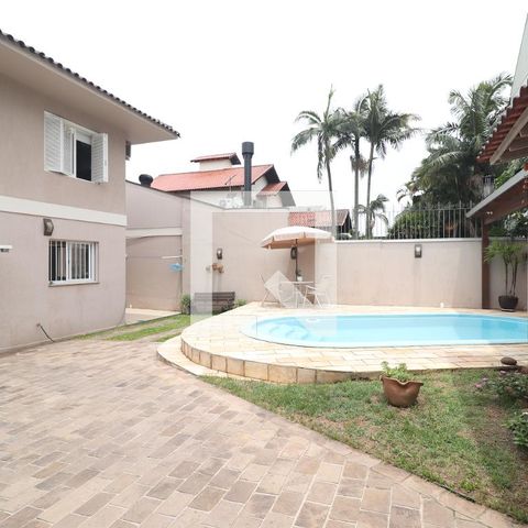 Casa à venda com 204m², 4 quartos e 2 vagasPiscina