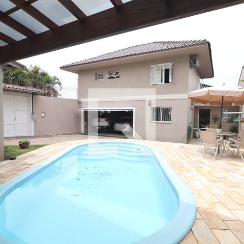 Casa à venda com 204m², 4 quartos e 2 vagasPiscina