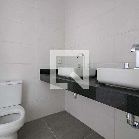 Casa de condomínio à venda com 225m², 3 quartos e 2 vagas Casa de condomínio à venda com 225m², 3 quartos e 2 vagasBanheiro da Suíte