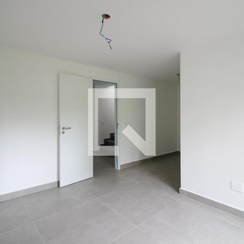 Casa de condomínio à venda com 225m², 3 quartos e 2 vagas Casa de condomínio à venda com 225m², 3 quartos e 2 vagasSuíte