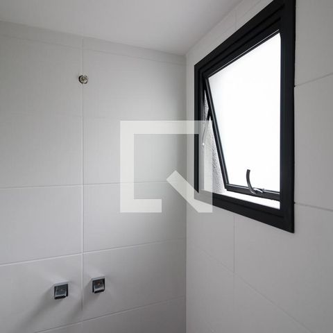 Casa de condomínio à venda com 225m², 3 quartos e 2 vagas Casa de condomínio à venda com 225m², 3 quartos e 2 vagasBanheiro da Suíte