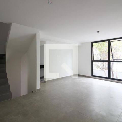 Casa de condomínio à venda com 225m², 3 quartos e 2 vagas Casa de condomínio à venda com 225m², 3 quartos e 2 vagasSala