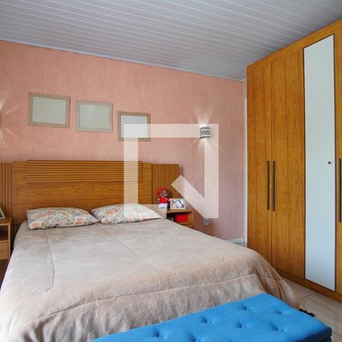 Casa à venda com 170m², 4 quartos e 2 vagasSuíte - Segundo Andar