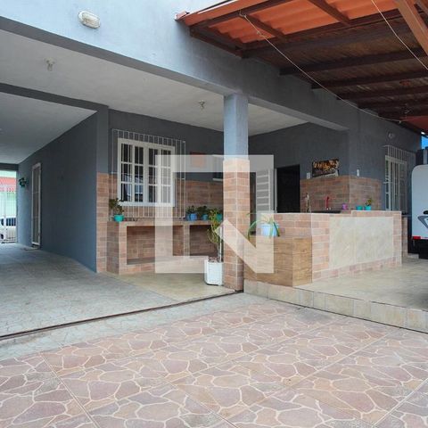 Casa à venda com 170m², 4 quartos e 2 vagasQuintal - Fundos