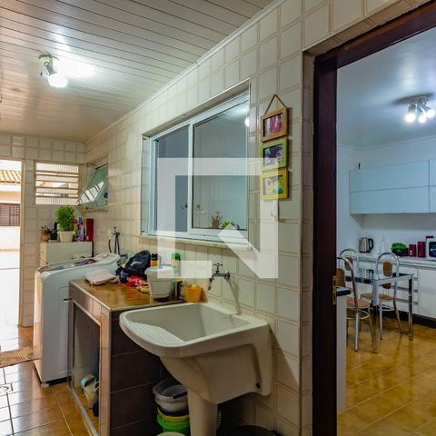 Casa à venda com 248m², 4 quartos e 2 vagas Casa à venda com 248m², 4 quartos e 2 vagasÁrea de Serviço
