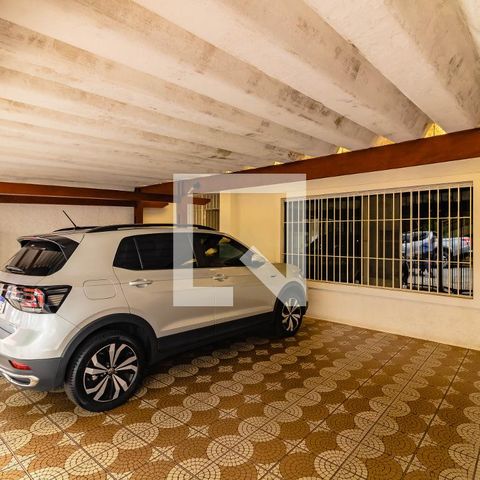 Casa à venda com 248m², 4 quartos e 2 vagas Casa à venda com 248m², 4 quartos e 2 vagasGaragem