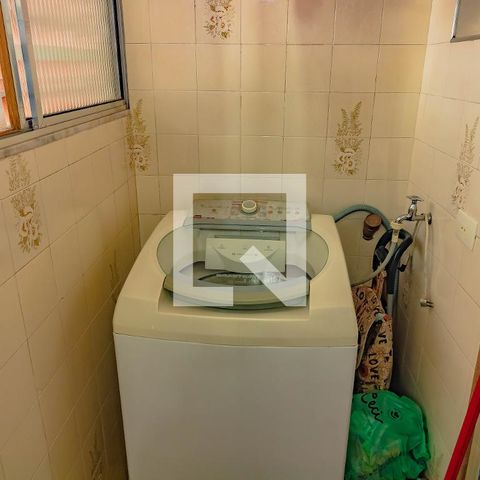 Casa à venda com 248m², 4 quartos e 2 vagas Casa à venda com 248m², 4 quartos e 2 vagasÁrea de Serviço casa 2