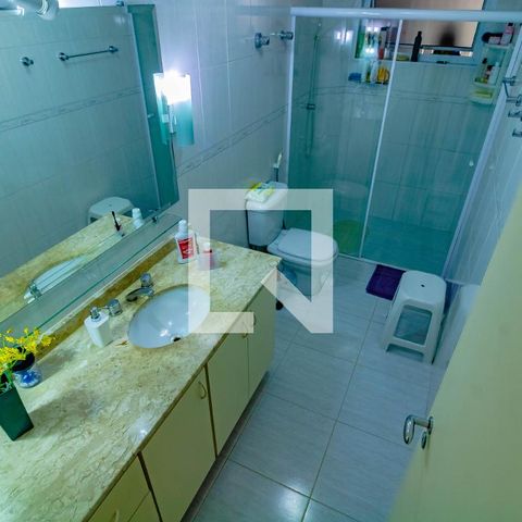 Casa à venda com 248m², 4 quartos e 2 vagas Casa à venda com 248m², 4 quartos e 2 vagasBanheiro
