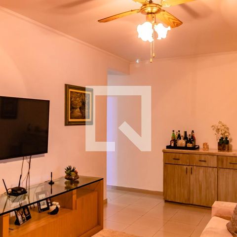 Casa à venda com 248m², 4 quartos e 2 vagas Casa à venda com 248m², 4 quartos e 2 vagasSala