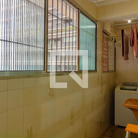 Casa à venda com 248m², 4 quartos e 2 vagas Casa à venda com 248m², 4 quartos e 2 vagasÁrea de Serviço casa 2