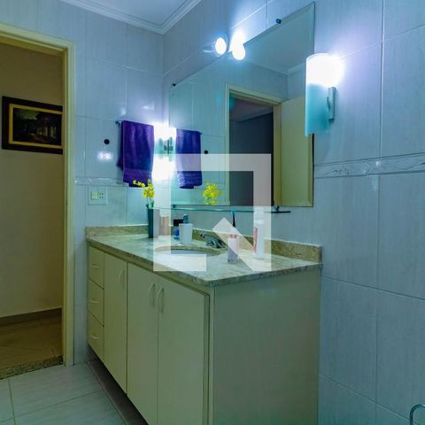 Casa à venda com 248m², 4 quartos e 2 vagas Casa à venda com 248m², 4 quartos e 2 vagasBanheiro