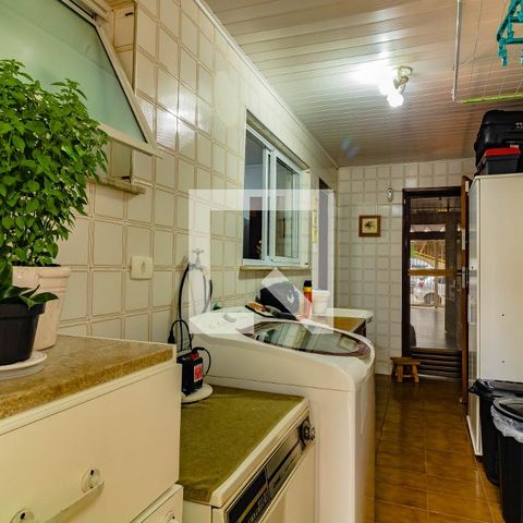 Casa à venda com 248m², 4 quartos e 2 vagas Casa à venda com 248m², 4 quartos e 2 vagasÁrea de Serviço