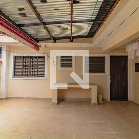 Casa à venda com 248m², 4 quartos e 2 vagas Casa à venda com 248m², 4 quartos e 2 vagasÁrea Externa casa 2