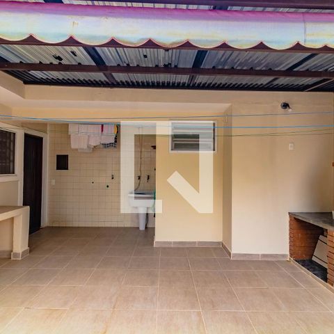 Casa à venda com 248m², 4 quartos e 2 vagas Casa à venda com 248m², 4 quartos e 2 vagasÁrea Externa casa 2