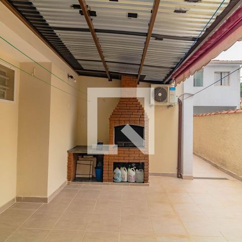 Casa à venda com 248m², 4 quartos e 2 vagas Casa à venda com 248m², 4 quartos e 2 vagasÁrea Externa casa 2