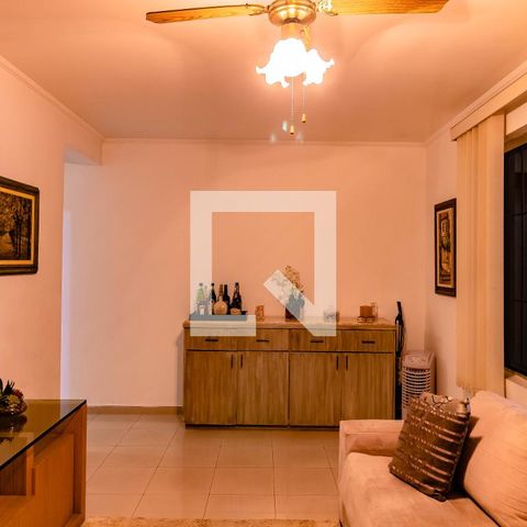 Casa à venda com 248m², 4 quartos e 2 vagas Casa à venda com 248m², 4 quartos e 2 vagasSala