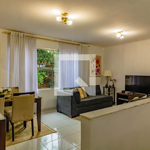 Casa à venda com 248m², 4 quartos e 2 vagas Casa à venda com 248m², 4 quartos e 2 vagasSala casa 2