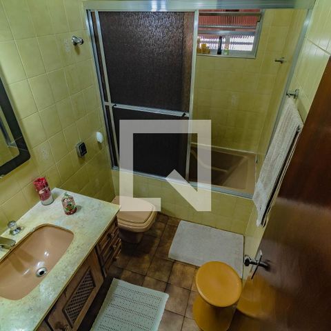 Casa à venda com 248m², 4 quartos e 2 vagas Casa à venda com 248m², 4 quartos e 2 vagasBanheiro casa 2