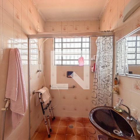 Casa à venda com 139m², 3 quartos e 2 vagasBanheiro 1
