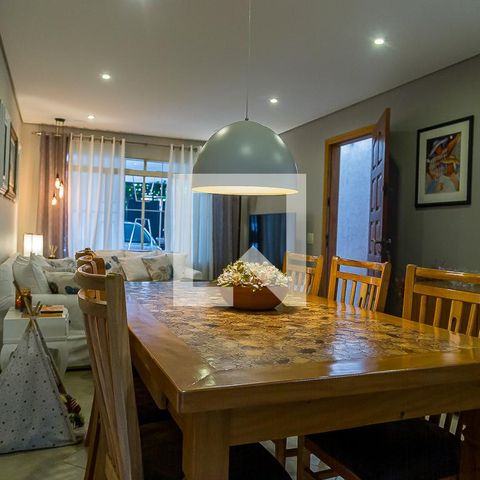 Casa à venda com 157m², 3 quartos e 2 vagas Casa à venda com 157m², 3 quartos e 2 vagasSala