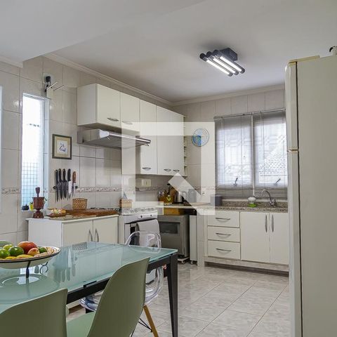 Casa à venda com 157m², 3 quartos e 2 vagas Casa à venda com 157m², 3 quartos e 2 vagasCozinha