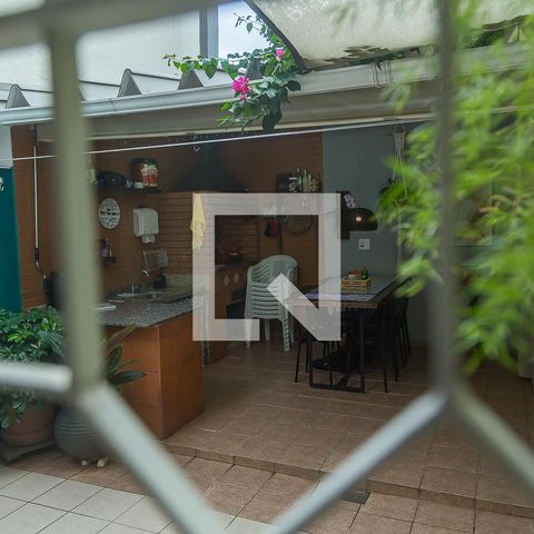 Casa à venda com 157m², 3 quartos e 2 vagas Casa à venda com 157m², 3 quartos e 2 vagasVista do Quarto de Serviço