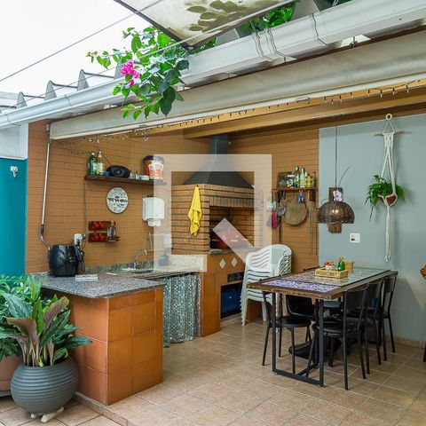 Casa à venda com 157m², 3 quartos e 2 vagas Casa à venda com 157m², 3 quartos e 2 vagasQuintal