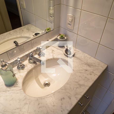 Casa à venda com 157m², 3 quartos e 2 vagas Casa à venda com 157m², 3 quartos e 2 vagasBanheiro Social - Pia