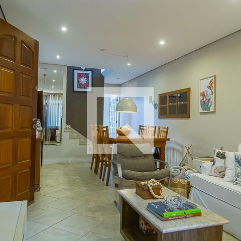 Casa à venda com 157m², 3 quartos e 2 vagas Casa à venda com 157m², 3 quartos e 2 vagasSala