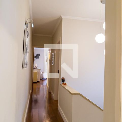 Casa à venda com 157m², 3 quartos e 2 vagas Casa à venda com 157m², 3 quartos e 2 vagasCorredor