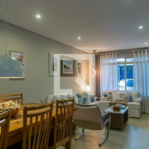 Casa à venda com 157m², 3 quartos e 2 vagas Casa à venda com 157m², 3 quartos e 2 vagasSala