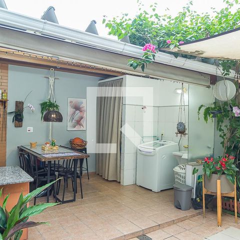 Casa à venda com 157m², 3 quartos e 2 vagas Casa à venda com 157m², 3 quartos e 2 vagasQuintal
