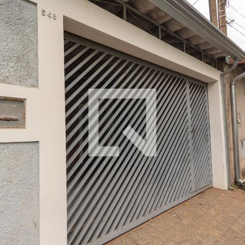 Casa à venda com 134m², 3 quartos e 2 vagas Casa à venda com 134m², 3 quartos e 2 vagasFachada