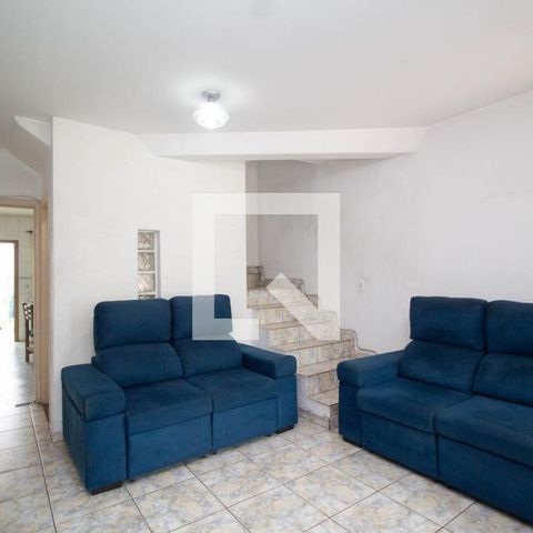 Casa à venda com 126m², 2 quartos e 3 vagas Casa à venda com 126m², 2 quartos e 3 vagasSala