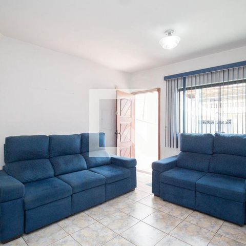 Casa à venda com 126m², 2 quartos e 3 vagas Casa à venda com 126m², 2 quartos e 3 vagasSala