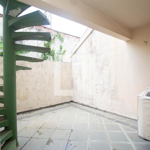 Casa à venda com 126m², 2 quartos e 3 vagas Casa à venda com 126m², 2 quartos e 3 vagasVaranda