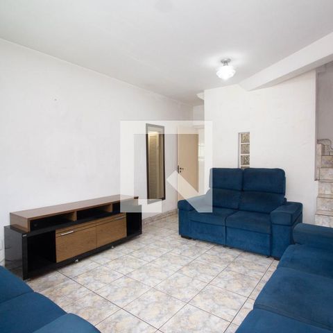 Casa à venda com 126m², 2 quartos e 3 vagas Casa à venda com 126m², 2 quartos e 3 vagasSala