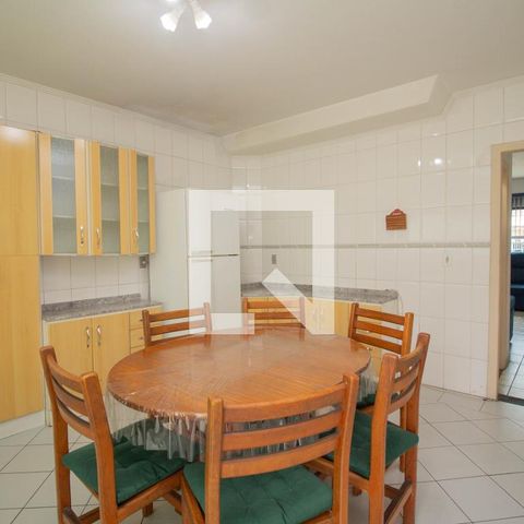 Casa à venda com 126m², 2 quartos e 3 vagas Casa à venda com 126m², 2 quartos e 3 vagasCozinha
